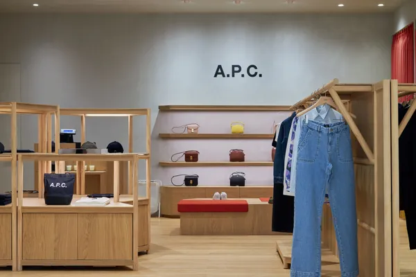 A.P.C. 台灣首間專賣店 店裝照03.jpg