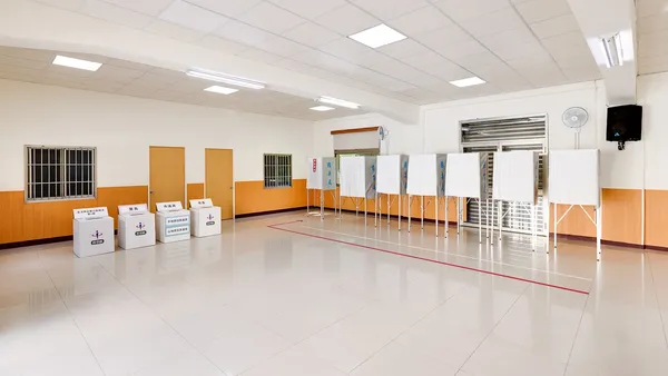 「選舉美學」三階段