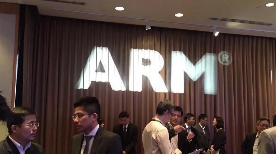 誕生於英國鄉村穀倉、被Intel拒絕合作，ARM如何一步步搶下全球99%手機市場？