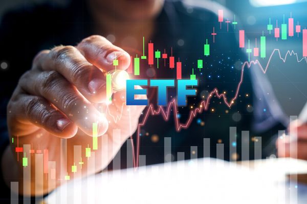  主動式ETF 有哪些？一文整理 2026 年台灣 30 檔：台股、海外、債券型完整介紹