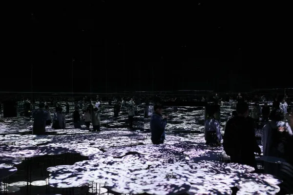 直擊東京麻布台之丘「teamLab 無界」