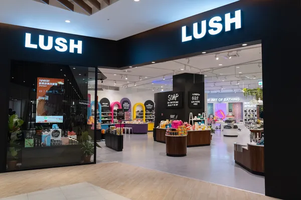 LUSH 全台最大店在台中 LaLaport！