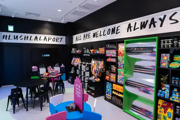 LUSH 全台最大店在台中 LaLaport！