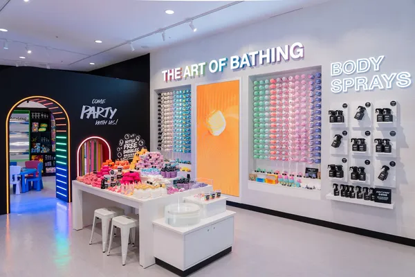 LUSH 全台最大店在台中 LaLaport！