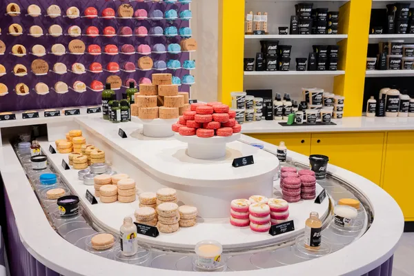 LUSH 全台最大店在台中 LaLaport！