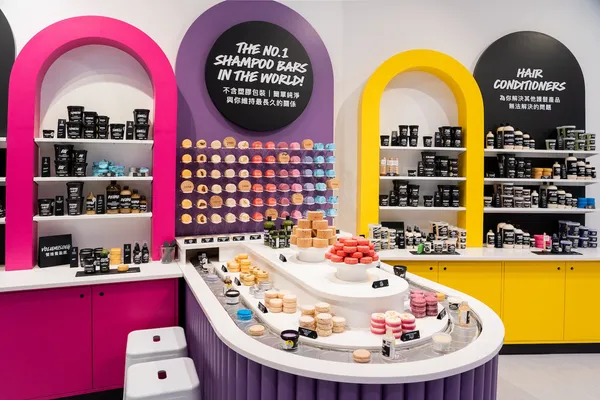 LUSH 全台最大店在台中 LaLaport！