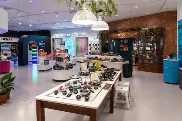 LUSH 全台最大店在台中 LaLaport！