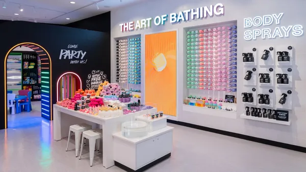 LUSH 全台最大店在台中 LaLaport！髮品壽司轉盤、香水圖書館、遊樂場派對等 5 大設計亮點