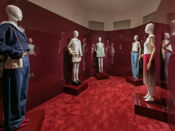 GUCCI ANCORA時尚藝術展演