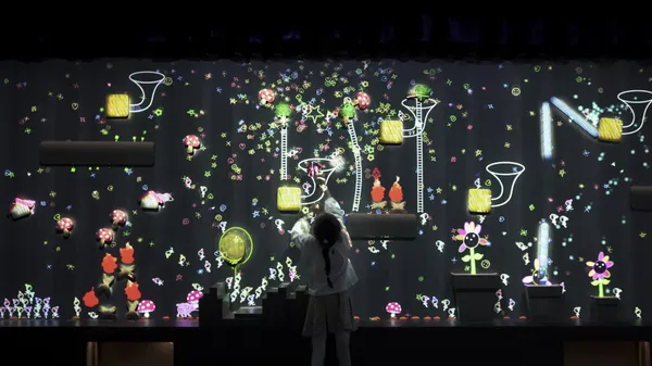 teamLab《小人兒所居住的音樂牆》