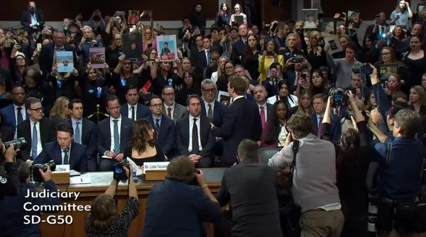 mark zuckerberg apologize