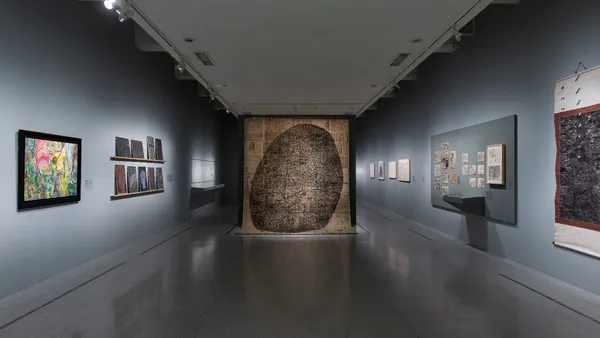 北美館「溺浮沉洄：許雨仁回顧展」開展！橫跨 50 年創作歷程，展出水墨、油畫等 300 件作品