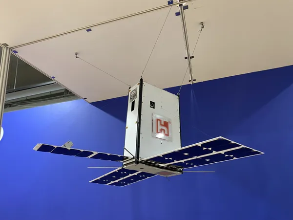 鴻海珍珠號衛星.jpg