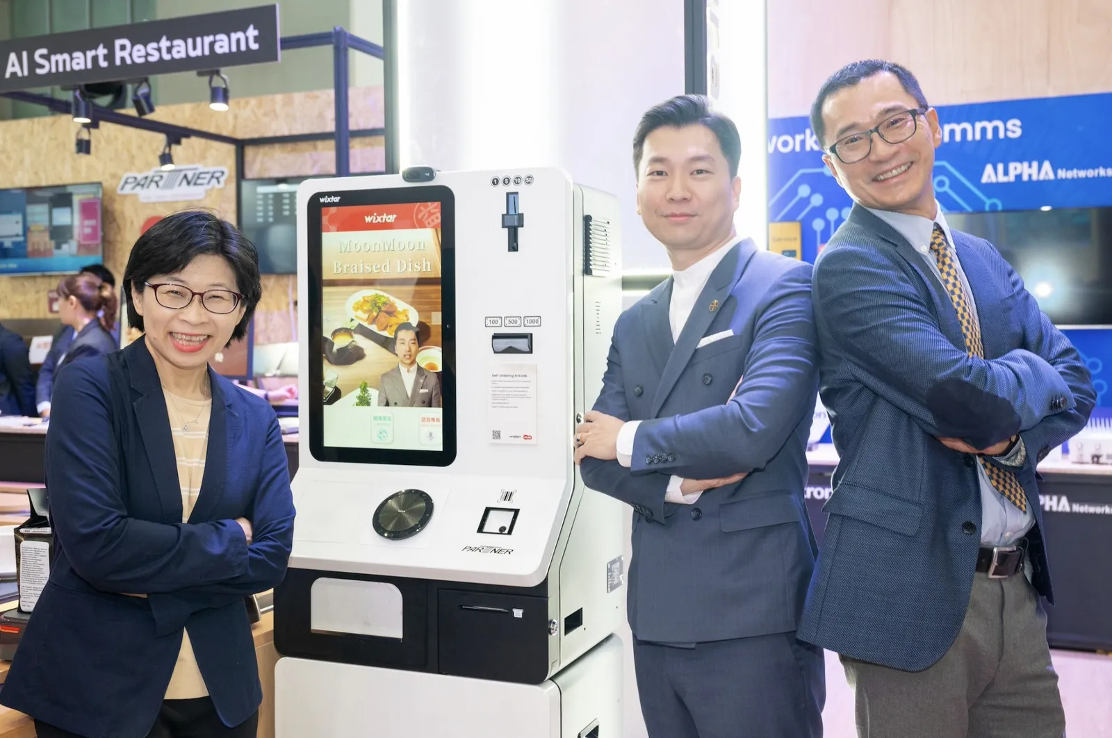 佳世達子公司推 AI 點餐機！2 功能搞定外國旅客，結合軌道送餐業績翻倍