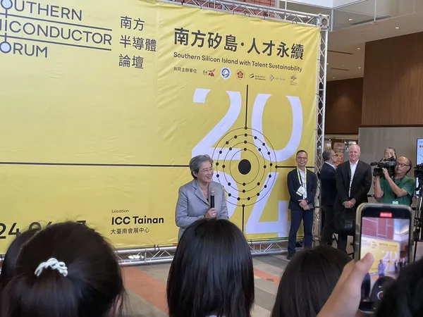 南方半導體論壇蘇姿丰1jpg