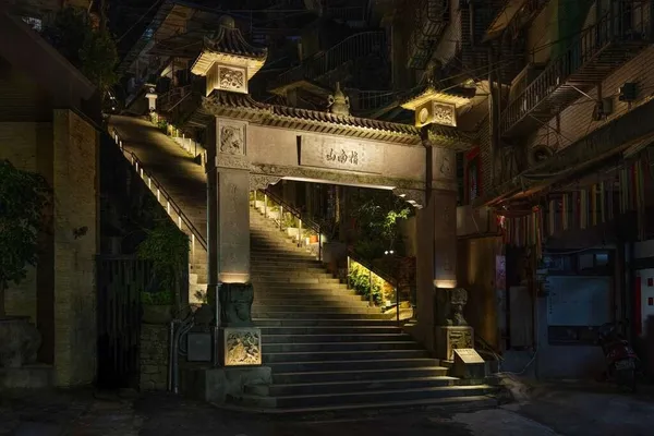 指南宮竹柏參道