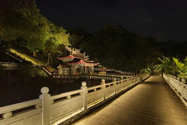 指南宮竹柏參道