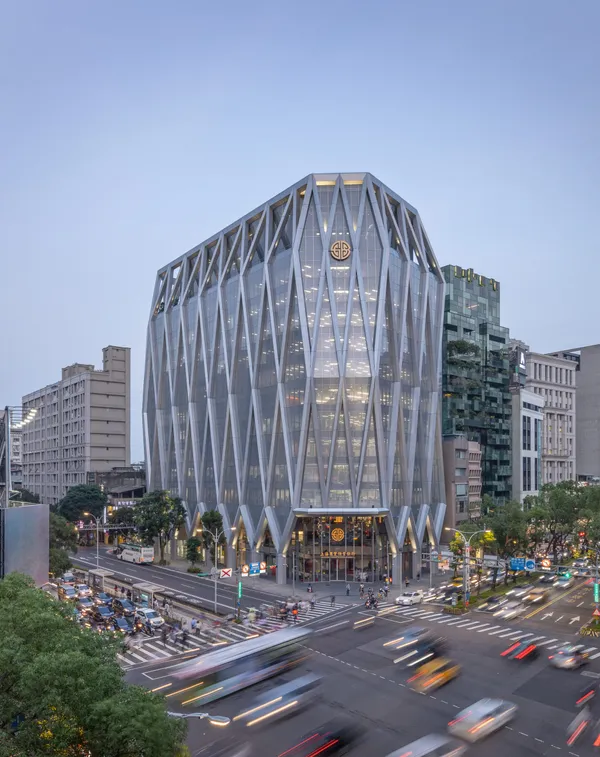 上海商銀總行大樓落成