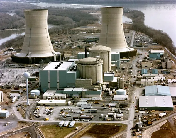 Three_Mile_Island_(color)-2.jpg