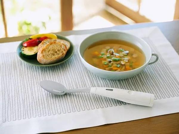 能夠增加食物鹹味的湯匙！日本麒麟如何透過「電鹽湯匙」增加低鈉食物風味？ 