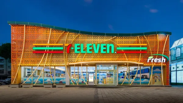 7-ELEVEN 第 7000 店在台南！以橘色漸層鏤空窗花、金色弧形線條，致敬建城 400 年古都風華