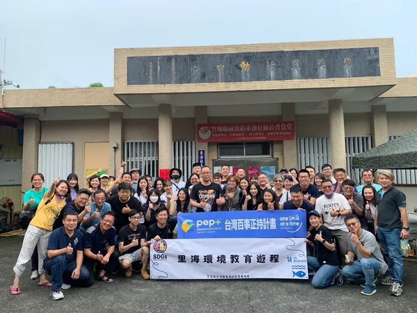 台灣百事 團照