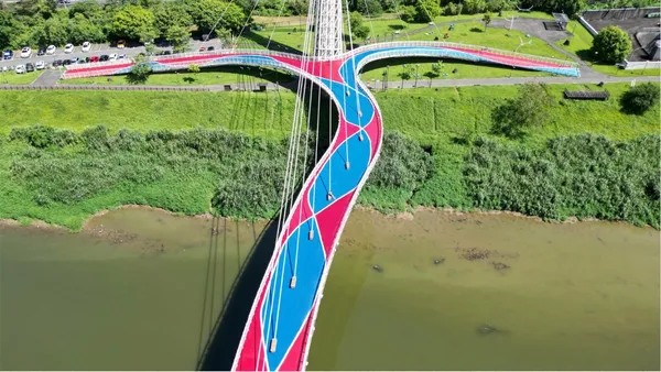 汐止「星光橋」鋪面大改造！克服潮濕環境、S 型橋面設計，首座橫跨基隆河的觀景橋