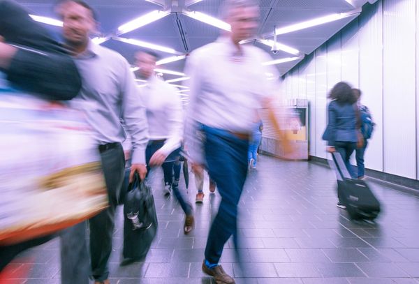  中國出入境新規 9/15 上路！查手機、最高禁出境 3 年，陸委會示警科技業、台商列高風險族群