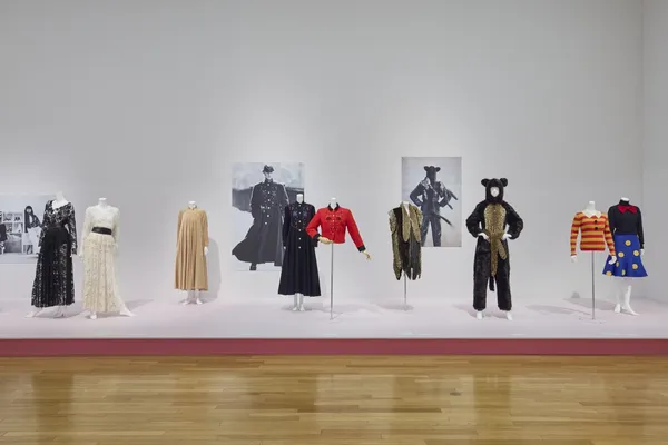 日本時裝設計師 KENZO 逝世後首檔大型個展在東京