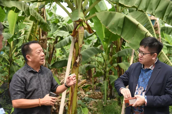 PT. Suryatama Usaha Nusantara （SUN）創辦人Martin Minar Widjaja（左）和悠由數據創辦人暨執行長吳君孝