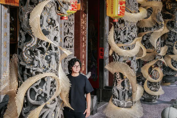 不一樣的士林神農宮！藝術家林靖格以竹雕轉譯「香火」，傳遞公廟文化的民俗與詩意