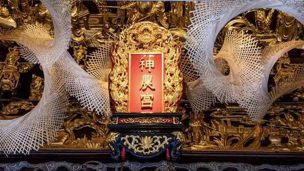 不一樣的士林神農宮！藝術家林靖格以竹雕轉譯「香火」，傳遞宮廟文化的詩意與美好
