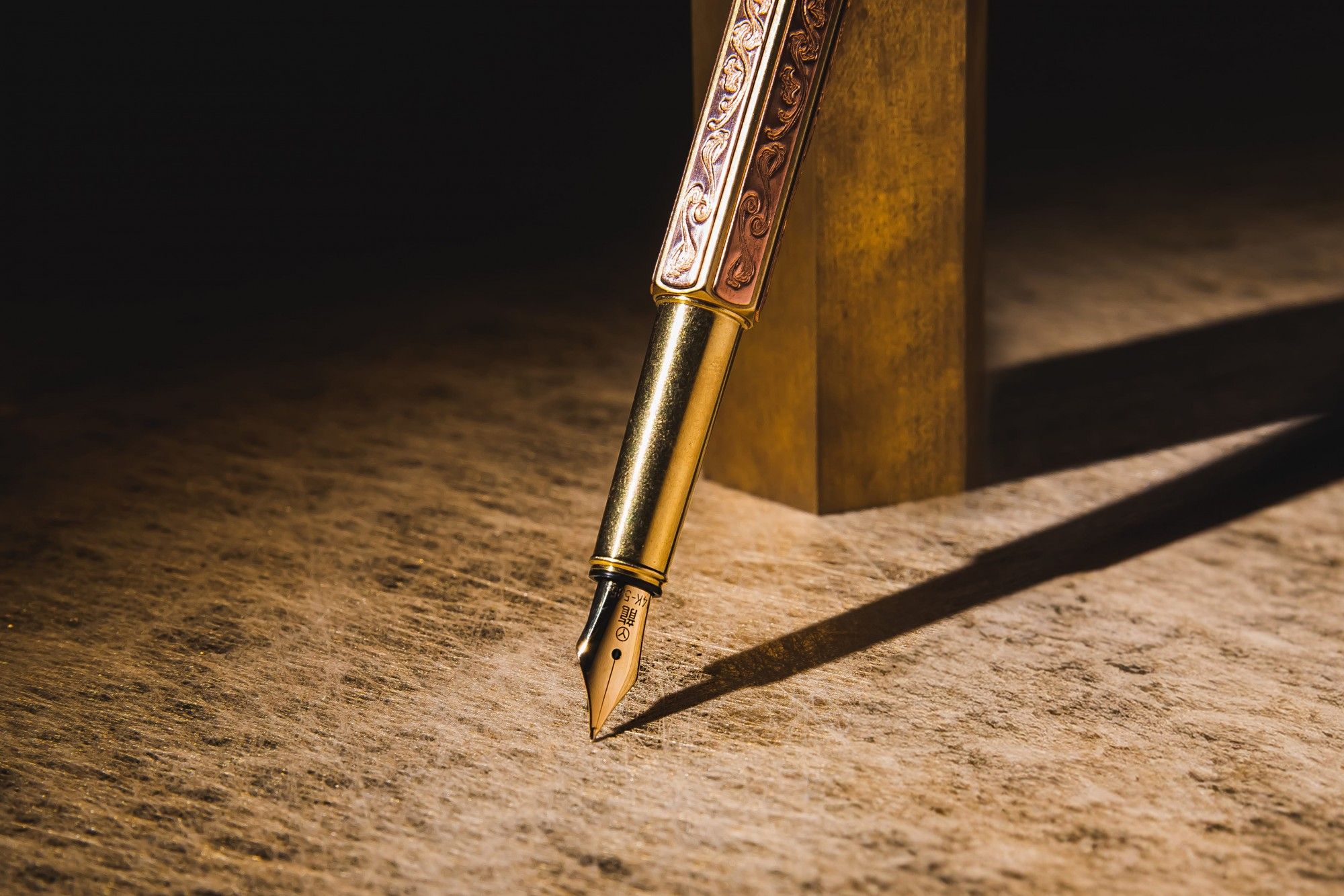 極珍品 銅製 人物故事紋 筆筒 筆立 文房具 書道品 置物 稀少 館蔵