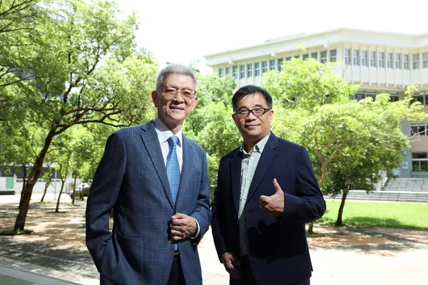 圖說：于卓民與黃國峯教授.JPG