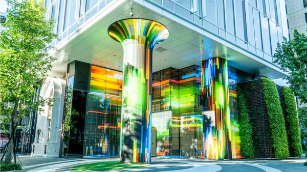 台北最大戶外光廊 Taipei Lumitree 敦南之森！挑高十米 LED，360 度展現國際藝術家創作