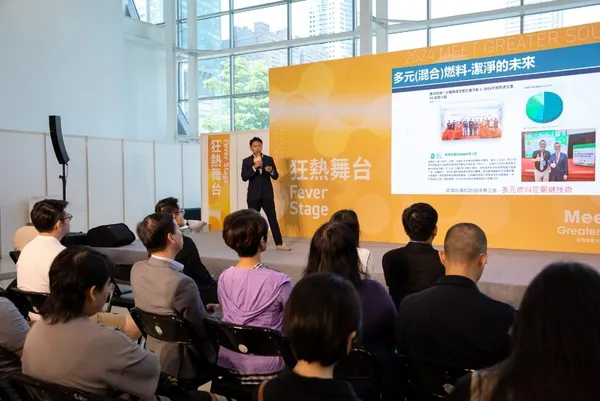 圖３ TREE計畫支持的北科大衍生新創旭鴻智能李尚澤執行長，介紹「數位AI輔助轉換燃料效率的技術」，