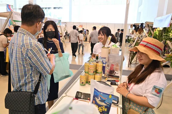 Meet亞灣新創大南方首次攜手知名選品平台「東東市」策劃「風格餐桌・文創集市」，共計15組精選品牌入