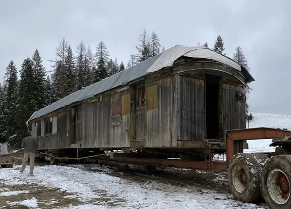 廢棄車廂一舉成為超熱門 Airbnb！「306 號車廂」復刻 1900 年火車，打造兼具復古與舒適性