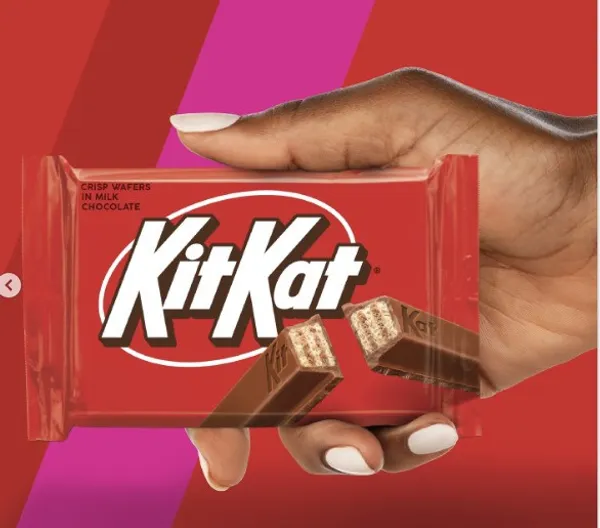 美國經典 KitKat 巧克力威化餅換上新裝！以洗練、「易碎」的字體增強與商品連結，主攻北美市場