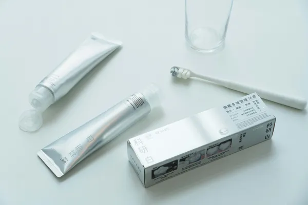 刷樂_科研白旗艦多效管理牙膏_02