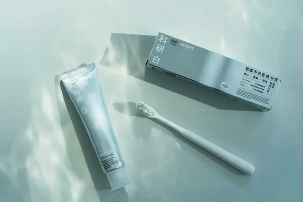 刷樂_科研白旗艦多效管理牙膏_05