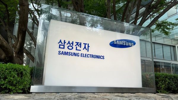  三星向宿敵低頭？破天荒成台積電客戶！為奪輝達HBM訂單首度妥協