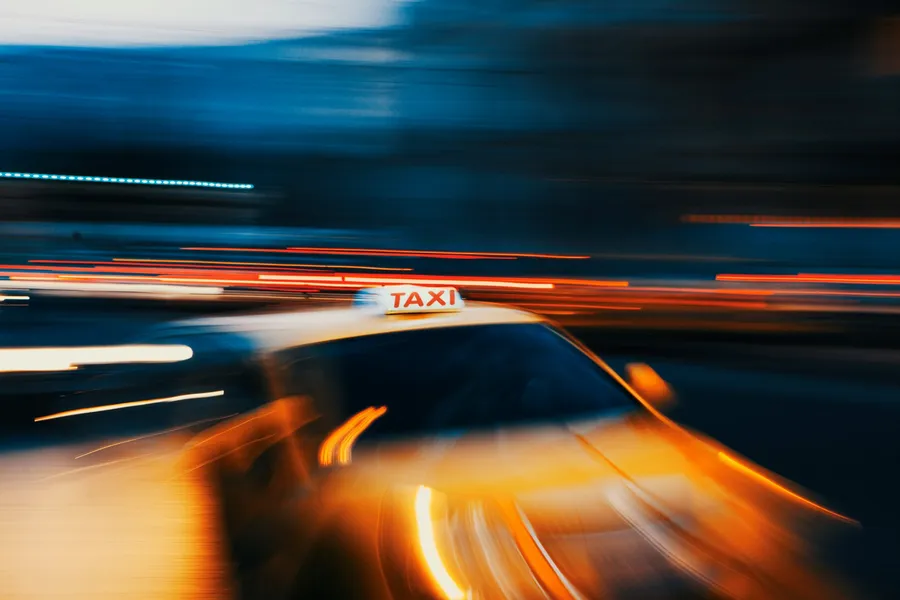 無人駕駛計程車陸續上路，小黃司機會失業嗎？分析師：反而會創造更多工作機會