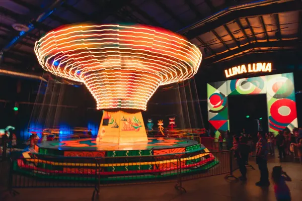 Luna Luna 藝術遊樂園