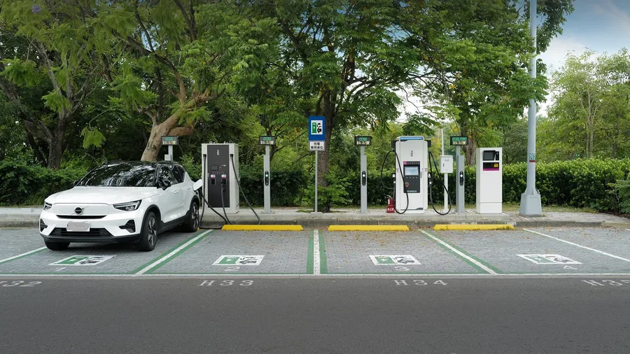 電動車主看過來！全台15處國道充電站上線：充電槍配置、價格⋯一次看懂