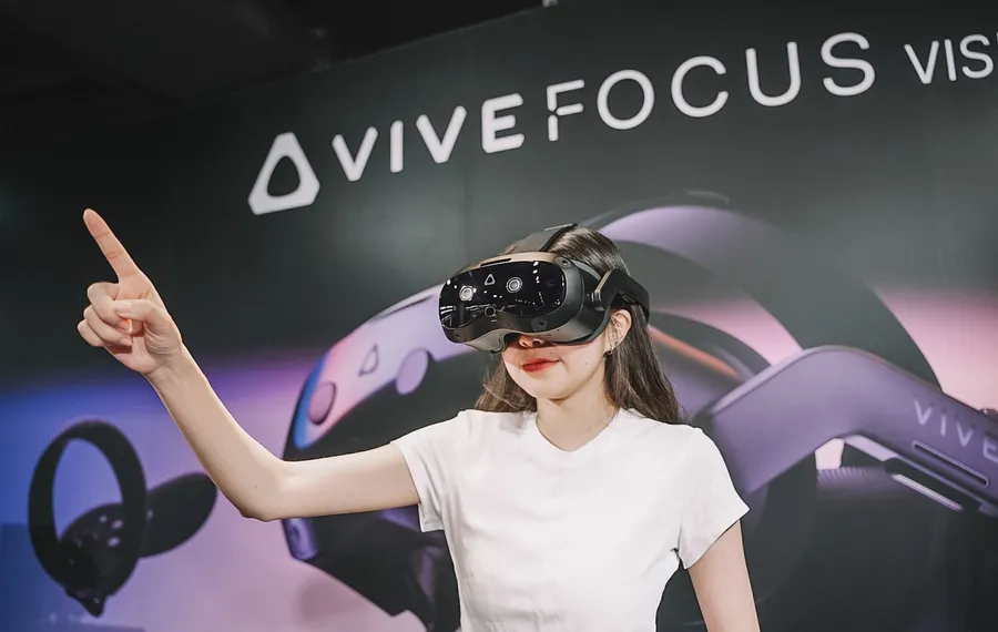 HTC新頭戴裝置VIVE Focus Vision登場！定價近3.5萬瞄準高階玩家，規格亮點有哪些？