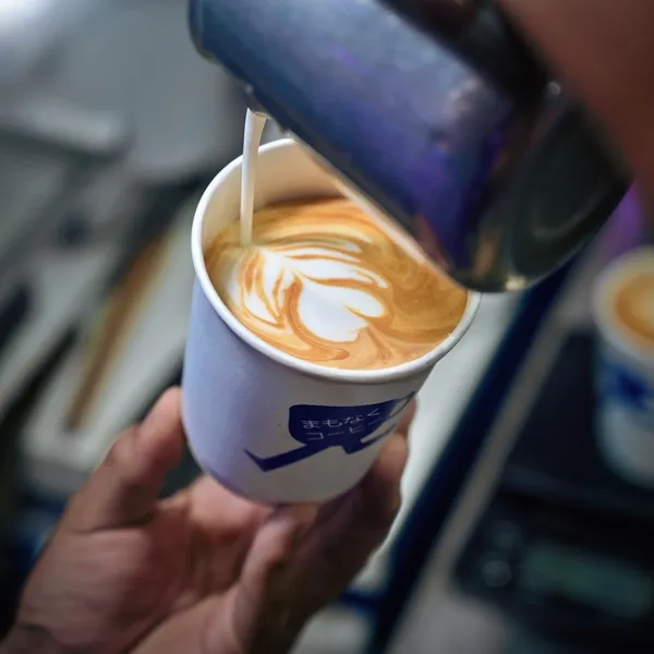 菲律賓「牆洞」咖啡館