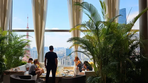 【DesignBIZ 專欄觀點】探索東京 3 座設計飯店：從火車站到 27 樓空中大堂／邱柏文