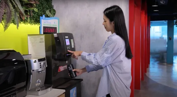 奉茶行動飲水機在辦公室中