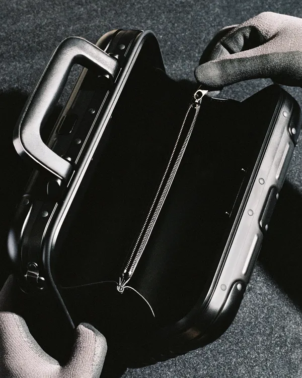 RIMOWA 推出鋁製 Original Bag